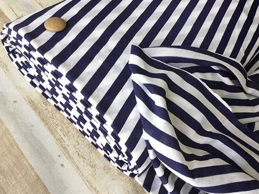 【反売り】薄手ボーダー斜行天竺ニット　ネイビー×オフ系[ 幅１４０ｃｍ×約１１.５ｍ巻 ］