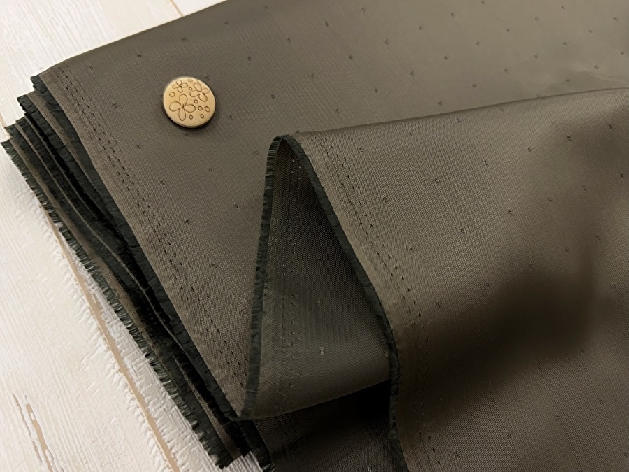 訳あり！【現品処分】  ヘリンボーンドビー風ポリエステル裏地　グレイッシュカーキ系[ 幅１２０ｃｍ×約４.５ｍ］