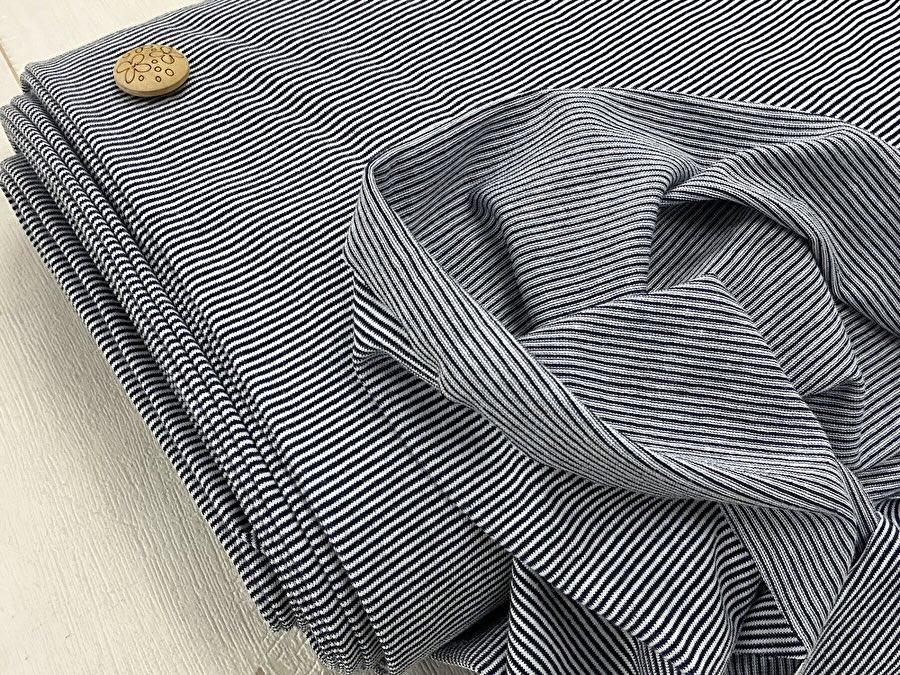 【反売り】  薄手 ポリエステル細ボーダー天竺ニット　  ダークネイビー×オフ系[ 幅１５０ｃｍ×約７.５ｍ巻 ]