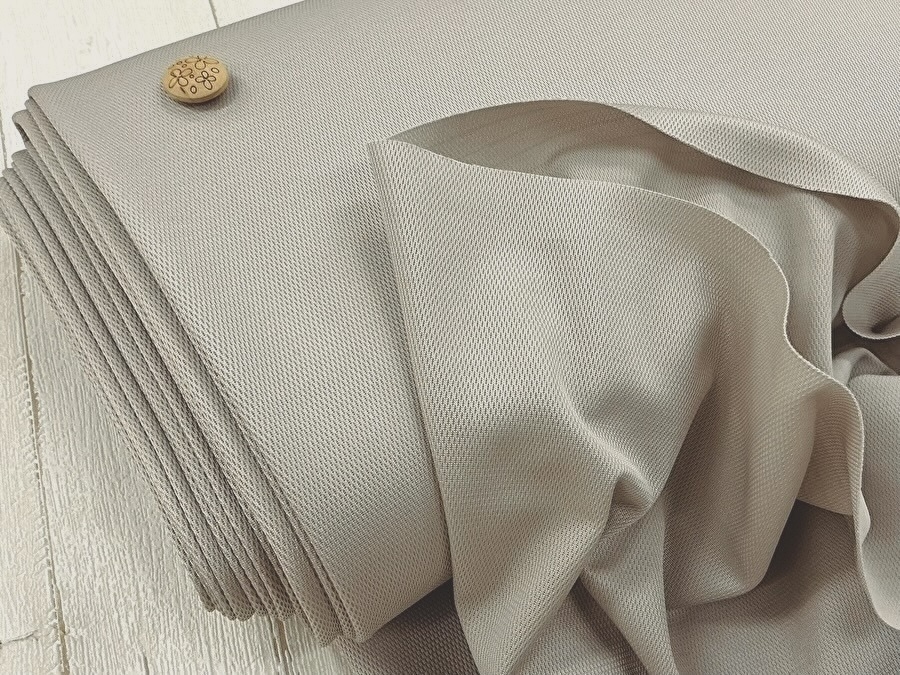 訳あり！【反売り】通気性の良いドライタッチ素材！ポリエステルスポーツニット　サンドベージュ系[ 幅１８０ｃｍ×約１１ｍ巻 ]