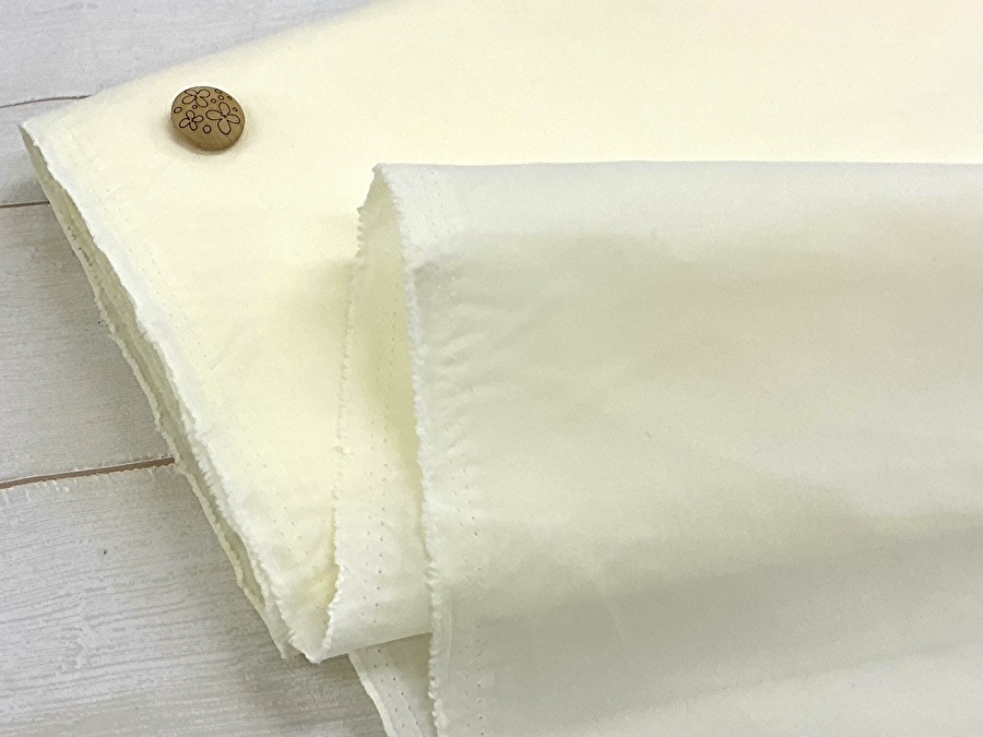 【反売り】　透け感のあるナイロンタフタ　クリームアイボリー系 [ 幅１２０ｃｍ×約７ｍ ]
