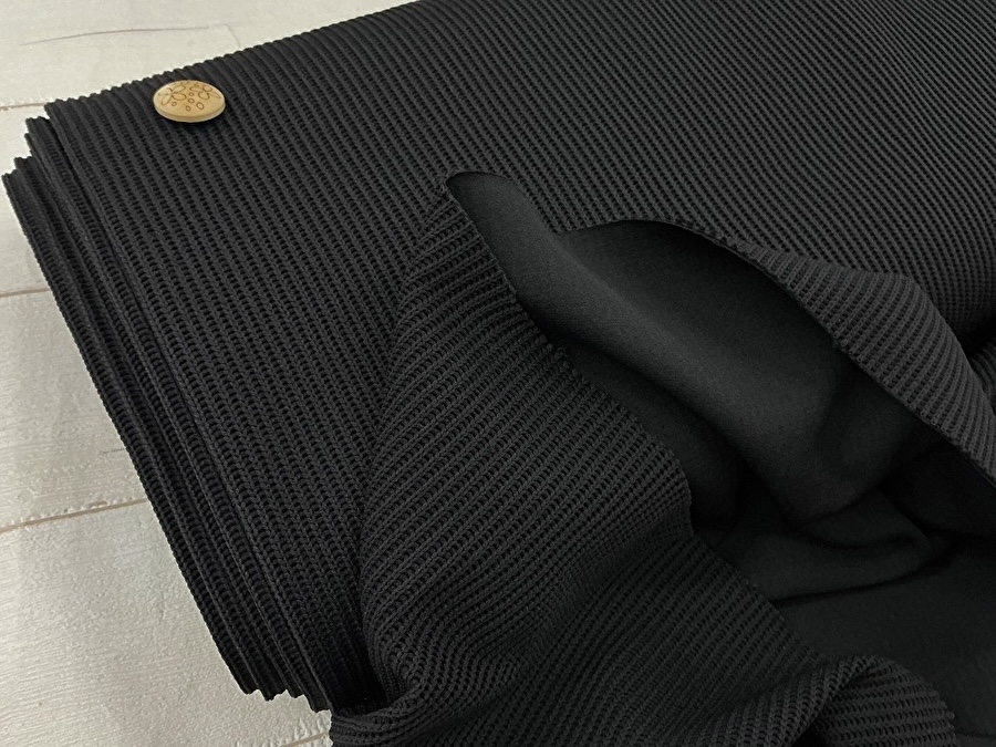 【反売り】アゼニットライク二重織りニット　ブラック系 [ 幅１４０ｃｍ×約５ｍ ］