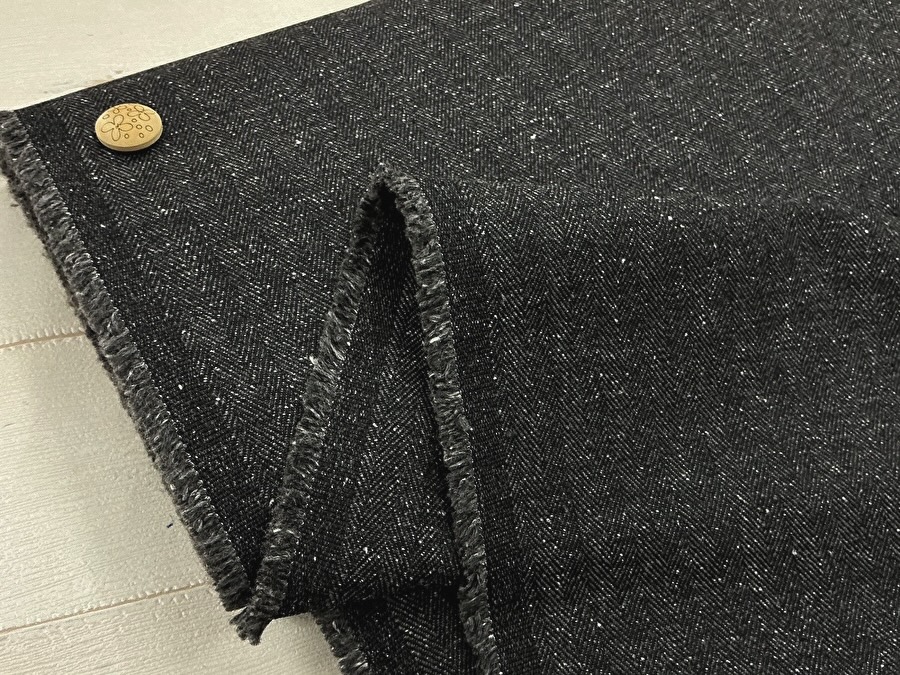 わけあり！【反売り】  ほどよいハリ感のあるヘリンボーンネップ　  ダークチャコール系[ 幅１４０ｃｍ×約３.５ｍ ]