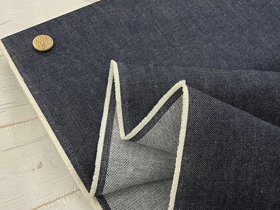 現品処分！ 約１０オンス　パリっとハリのあるデニム　スモーキーネイビー系[ 幅１４０ｃｍ×約２.５ｍ ]