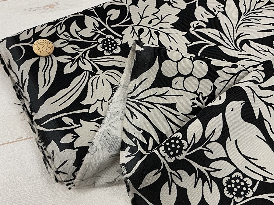 現品処分！シャツコールプリント＊Botanical Bird (ボタニカル バード) 　 ブラック×ライトグレー系 [ 幅１０５ｃｍ×約１.７ｍ ］