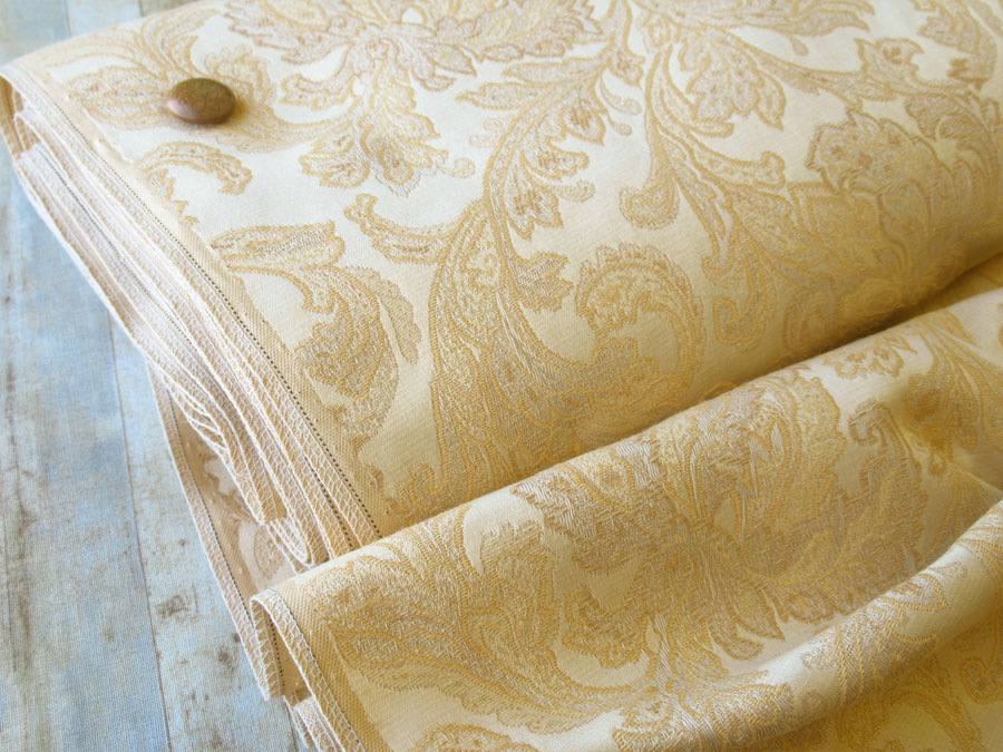 【反売り】　光沢感のある合繊ジャガード『エレガントボタニカル柄』　ベージュ系　[５ｍカット・１０ｍ カット]