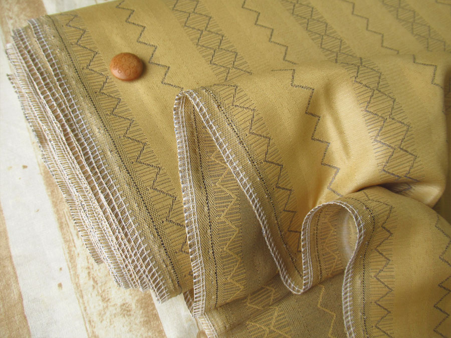 【反売り】　光沢感のあるポリエステルジャガード『ジグザグストライプ柄』　マスタード×モカ系　[５ｍカット・１０ｍ カット]