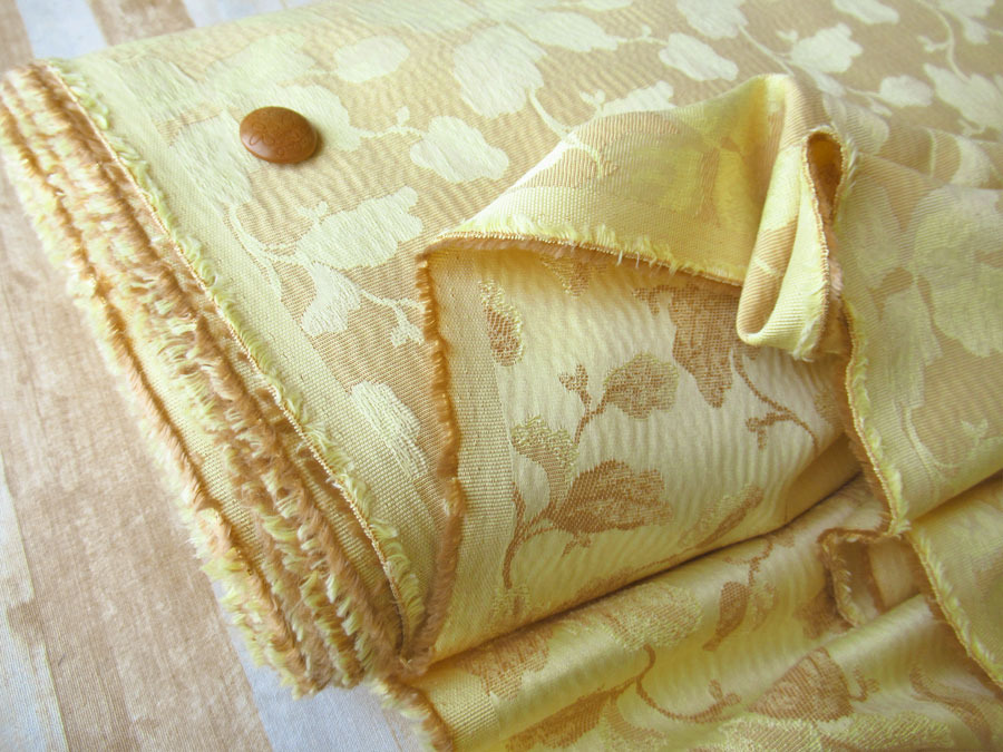 【反売り】　防炎グログラン調ポリエステルジャガード『リーフ柄』　ベージュ×イエロー系　[５ｍカット・１０ｍ カット]