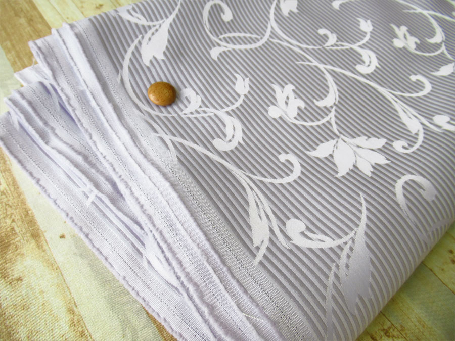 【反売り】　ピケ調ポリエステルジャガード『フラワー柄』　ラベンダー　[５ｍカット・１０ｍ カット]