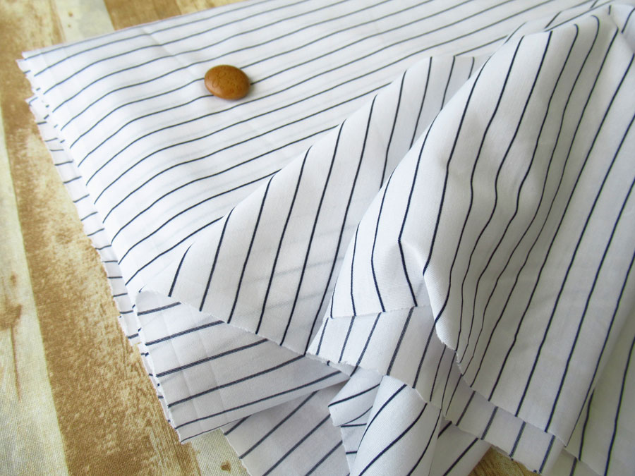 【反売り】　薄手ポリエステルピンボーダー天竺ニット　ホワイト×ブラック系[ 幅１４０ｃｍ×約６ｍ巻 ]