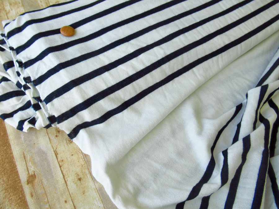 わけあり！【反売り】　パネル柄/ボーダーソフト天竺ニット　くすみアイボリー×ネイビー系 [ 幅１４０ｃｍ×約４．３ｍ巻(４パネル)巻 ]