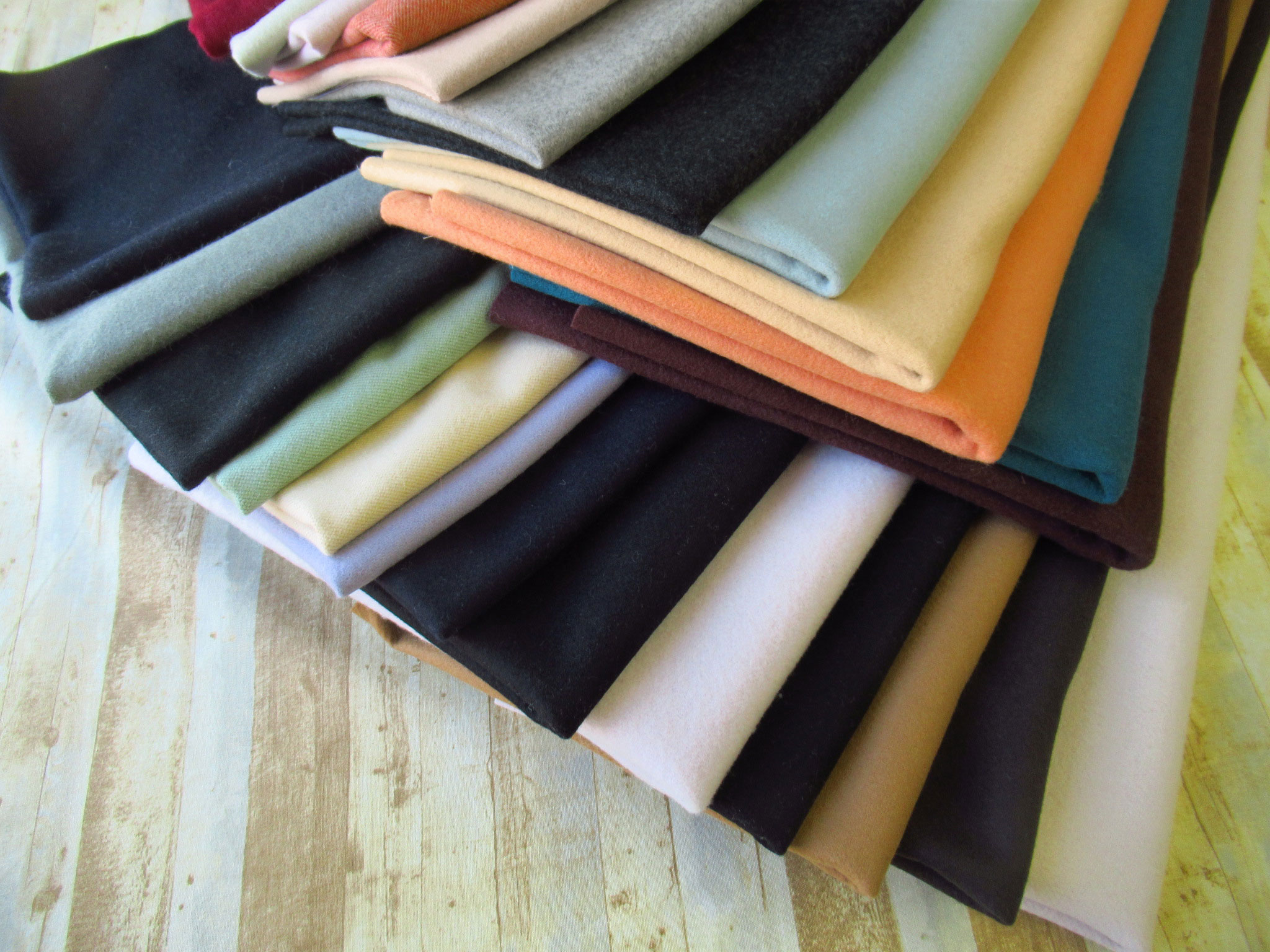 現品処分！まとめ売りセット『 ウール５０ｃｍカットセット 』２５枚　総ｍ約１２．５ｍ