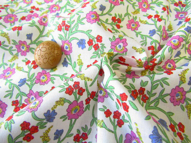 今日のお品ஐ⋆*春色ஐ⋆花柄リバティのフリルクロス LIBERTY. リバティプリント はぎれ セット カットクロス 花柄
