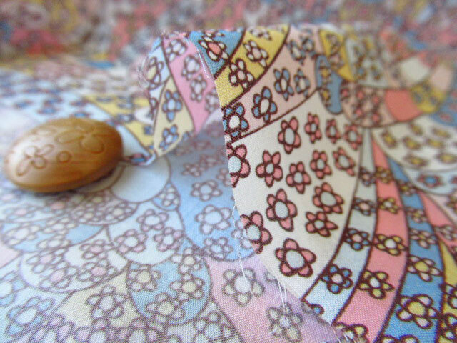 ★ばなな様★LIBERTY&チェリー刺繍生地　ランチマット　5点 0400017544038an_1