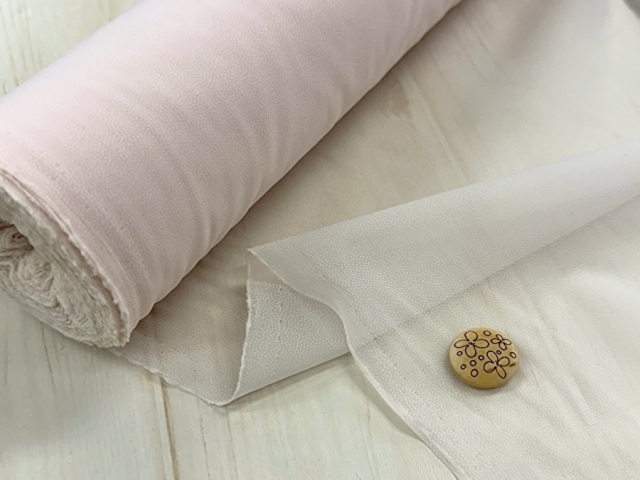【反売り】  [薄手タイプ] ニット用織物接着芯　パウダーピンク系 [ 幅１１０ｃｍ×約２０ｍ巻 ]
