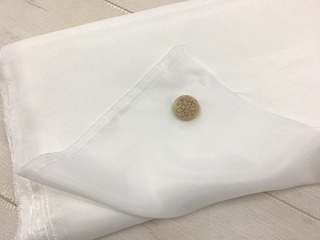 訳あり！【現品処分】 ポリエステル裏地　ホワイト系[ 幅１50ｃｍ×約8ｍ］