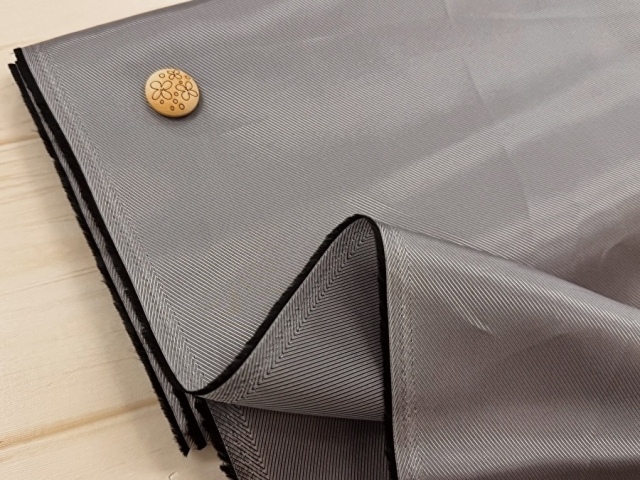 訳あり！【現品処分】  キュプラ  メタリックカルゼ裏地　シルバーグレー系[ 幅１２０ｃｍ×約５.８ｍ］