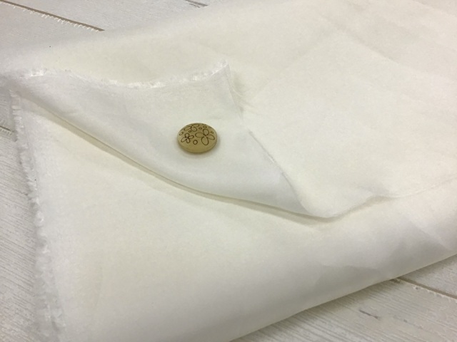 訳あり！【現品処分】  １３5ｃｍ幅　キュプラ裏地　ホワイト系[ 幅１35ｃｍ×約6ｍ］