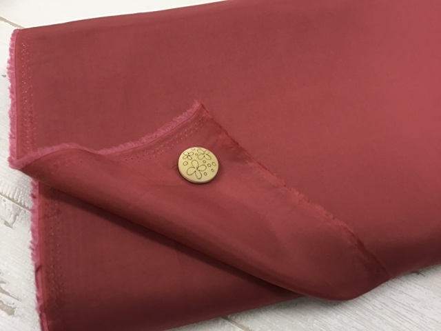 訳あり！【現品処分】  １３5ｃｍ幅　キュプラ裏地　ルビーレッド系[ メーター選択制 ]