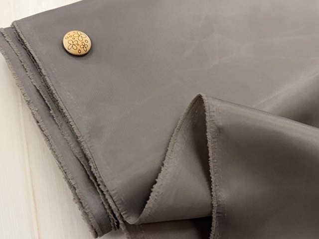 訳あり！【現品処分】  幅１２０ｃｍ・ポリエステルツイル裏地　グレージュ系[ メーター選択制 ]