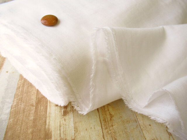 【反売り】　ふんわりやわらかダブルガーゼ　オフホワイト　 [ 幅１１０ｃｍ×約１０ｍ巻 ]