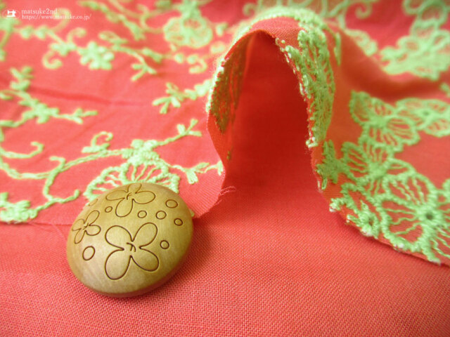 お買い得！【アパレル使用反】 綿ローン片耳ボーダー刺繍スカラップ