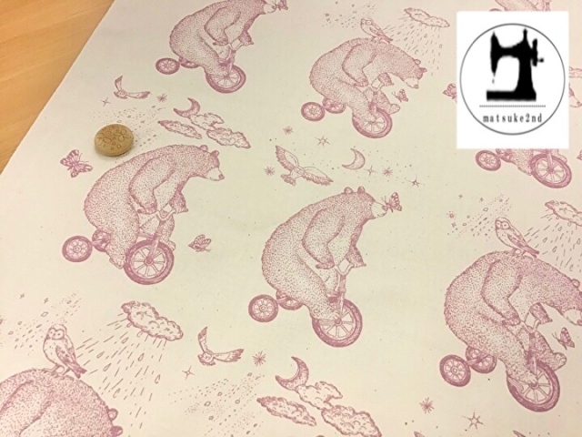 現品処分！『コットンシーチングプリント＊アトリエココン <<ベア>> プレミアムソフト加工  ナチュラル×ピンク(カス残し)系   幅１０５cm×約２ｍ』