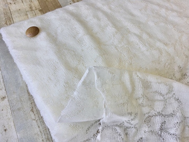 【反売り】薄手 ややざっくり透かし編みニット  アイボリー系[幅１５０ｃｍ×約７ｍ巻]