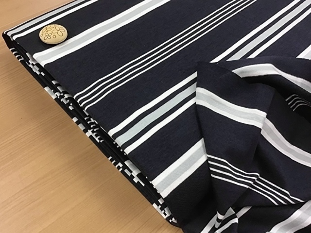 【反売り】やや薄手マルチボーダー天竺ニット　ネイビー×オフ×ライトブルーグレー系[ 幅１５０ｃｍ×７.５ｍ ]