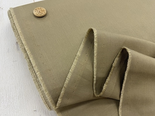 【反売り】  ヴィンテージ感のあるコットンカツラギ　  カーキベージュ系[ 幅１５０ｃｍ×約６ｍ ]