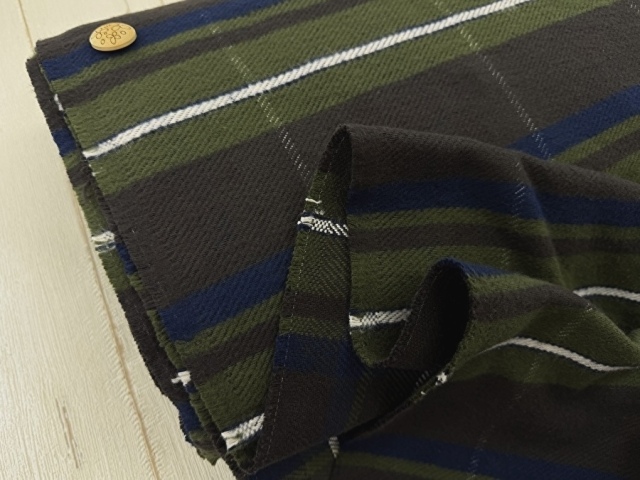 【反売り】  コットン表起毛チェック　　ダークグリーン×チャコール系 [ 幅１１０ｃｍ×約６.５ｍ巻 ]