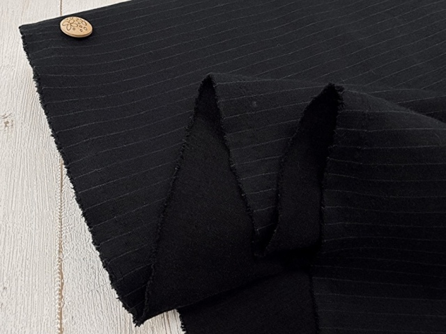 【反売り】  パリパリとしたピンボーダーニット　 すみぐろ系[ 幅１４５ｃｍ×約６ｍ ]