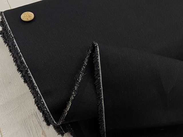 【反売り】 約１２オンス   パリッとハリのあるかすれブラックデニム　ブラック×ブラック系[ 幅１４０ｃｍ×約６.５ｍ ]