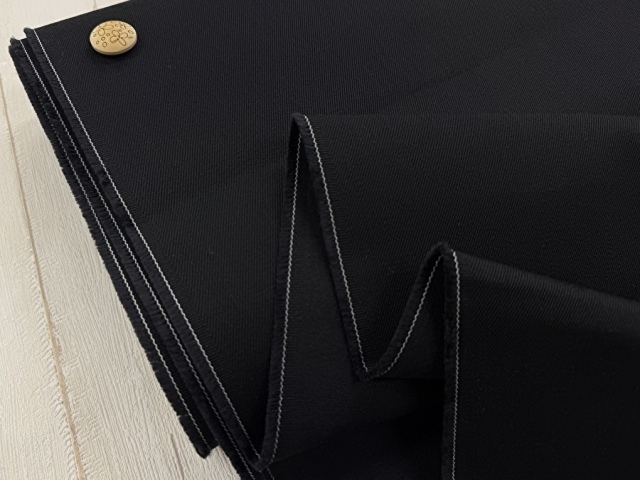 【反売り】  パリっとハリのある約１０オンスブラックデニム　  ブラック×ブラック系[ 幅１５０ｃｍ×約７ｍ ］