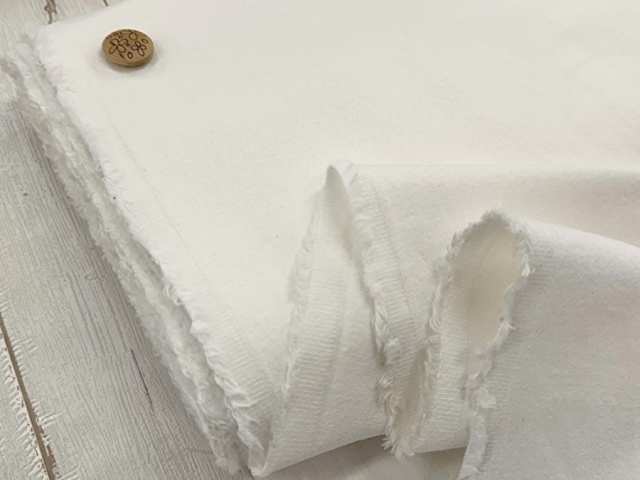 【反売り】  ８オンス　綿麻ストレッチデニムワッシャー 　  オフホワイト系[ 幅１１４ｃｍ×約６ｍ ]