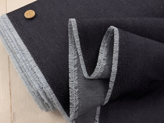 【反売り】  ワイド幅  ウール混約９オンスデニム  　ダークネイビー系[ 幅１５０ｃｍ×約９ｍ ］
