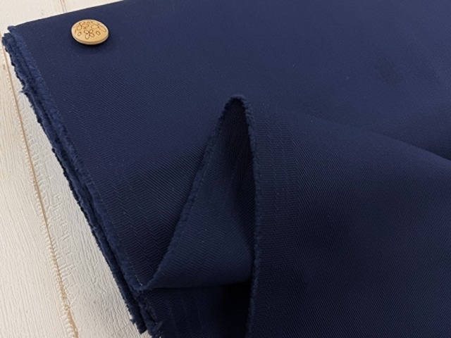 【反売り】　ややハリ感のあるストレッチカツラギ　 ダークブルー系[ 幅１２０ｃｍ×約４.５ｍ ]