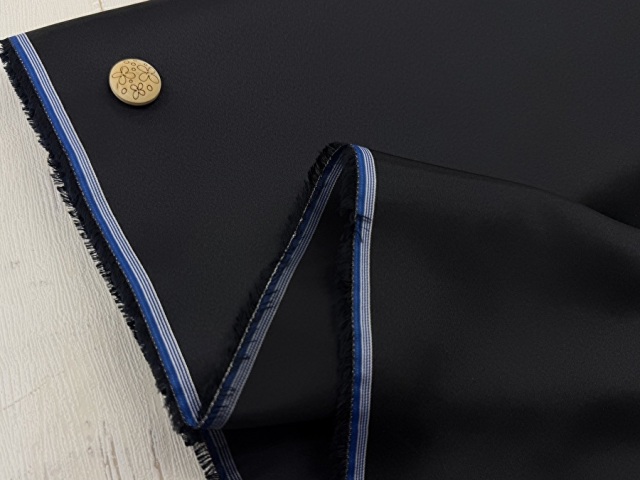 訳あり！【現品処分】  やや厚手 ポリエステル裏地　ブラック系[ 幅７０ｃｍ×約６.５ｍ］