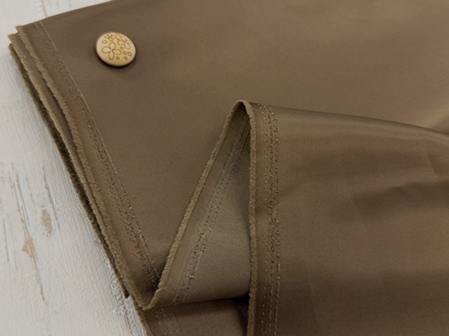 訳あり！【現品処分】  ポリエステルツイル裏地　ブラウンベージュ系[ 幅１１０ｃｍ×約５.５ｍ］