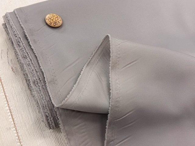 訳あり！【現品処分】  ポリエステルツイル裏地　ライトグレー系[ 幅１２０ｃｍ×約７.５ｍ］