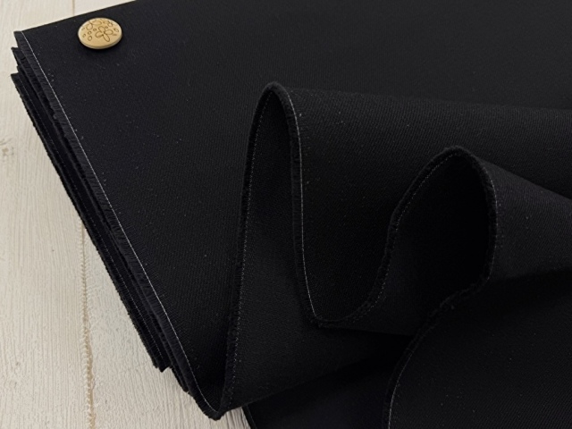 【反売り】  ハリのある約８オンス ブラックデニム　  ブラック×ブラック系[ 幅１５０ｃｍ×約６ｍ ］