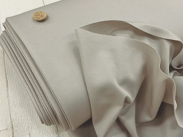 訳あり！【反売り】通気性の良いドライタッチ素材！ポリエステルスポーツニット　サンドベージュ系[ 幅１８０ｃｍ×約１１ｍ巻 ]