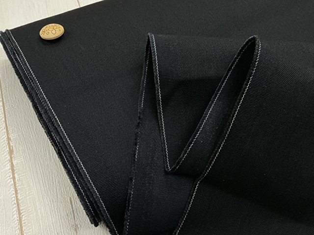 【反売り】  約１０オンス　ややハリ感のあるストレッチブラックデニム　 ブラック×ブラック系[ 幅１２５ｃｍ×約４ｍ ］