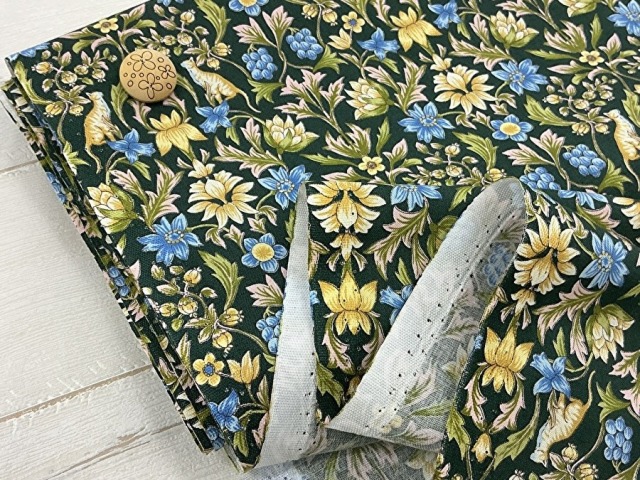 【反売り】コットン シーチング風プリント  『ボタニカルフラワー＊ネコちゃん』   グリーン系[ 幅１０５ｃｍ×約４ｍ ]