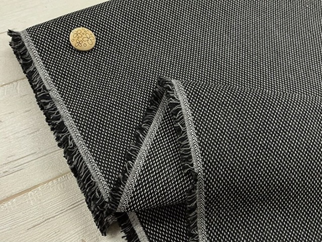 現品処分！  ほどよいハリ感のあるバーズアイ風コットンジャガード　　 ブラック系[ 幅１４０ｃｍ×約１.７ｍ ］