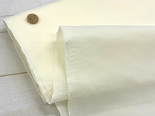 【反売り】　透け感のあるナイロンタフタ　クリームアイボリー系 [ 幅１２０ｃｍ×約７ｍ ]