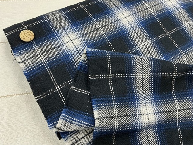 現品処分！コットンモーリー風両面微起毛オンブレチェック　ブルー×ブラック系[ 幅１１０ｃｍ×約２.５ｍ ]