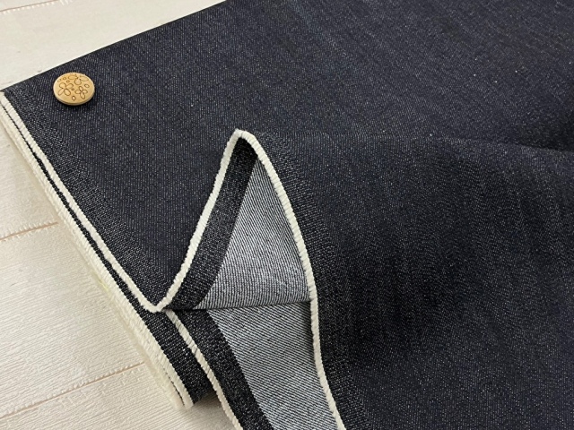 【反売り】約１０オンス　しなやかなストレッチデニム　ダークネイビー系[ 幅１４５ｃｍ×約(３ｍ＋２ｍ) ］