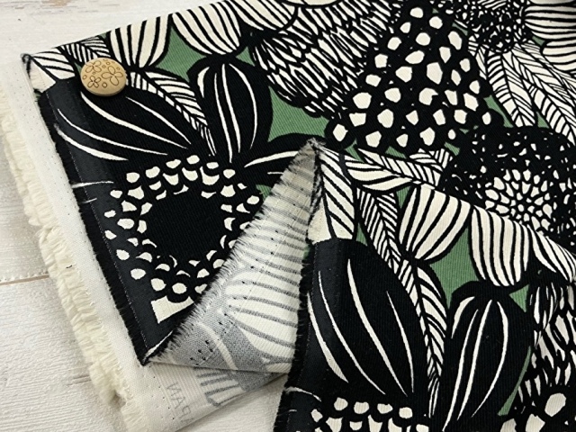 現品処分！シャツコールプリント＊Modern Art Flower (モダン アート フラワー)　 グリーン・ブラック系 [ 幅１０２ｃｍ×約(１.２ｍ＋０.８ｍ) ］