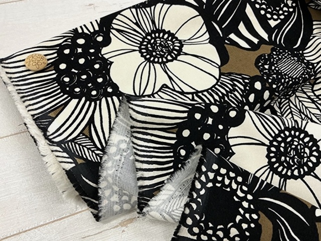 現品処分！シャツコールプリント＊Modern Art Flower (モダン アート フラワー)　 モカブラウン・ブラック系 [ 幅１０２ｃｍ×約(１.５ｍ＋１.５ｍ) ］